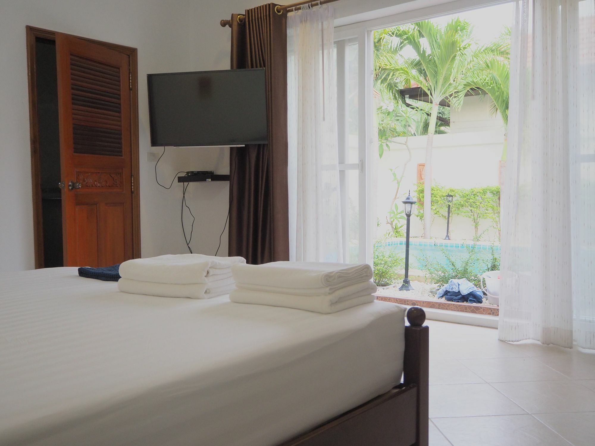 The Beach Pool Villa Паттая Екстер'єр фото